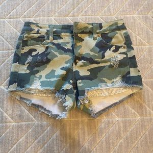 Tractr camo jean shorts